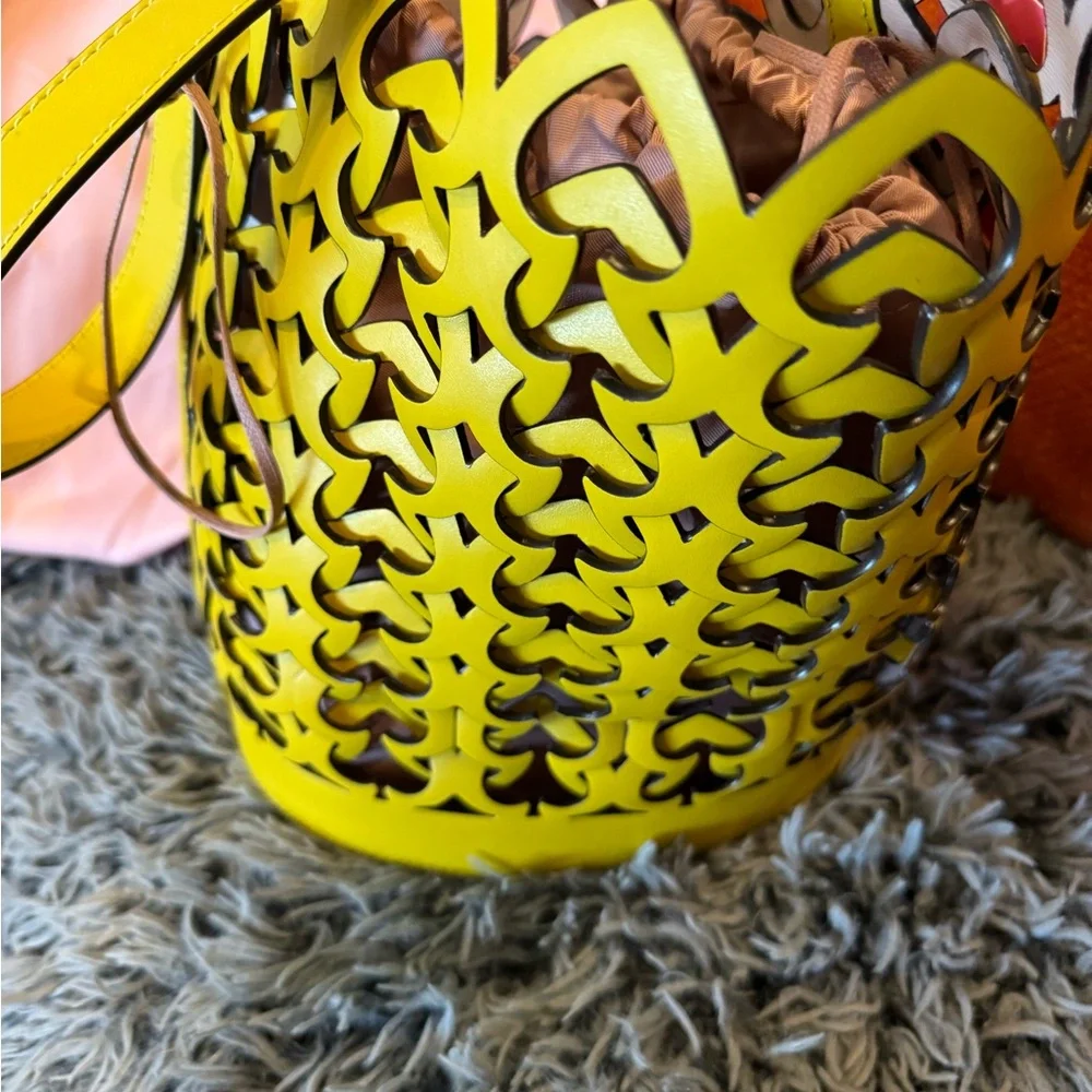 Authentic Kate Spade Yellow Dori Bucket LARGE - Picture 2 of 6